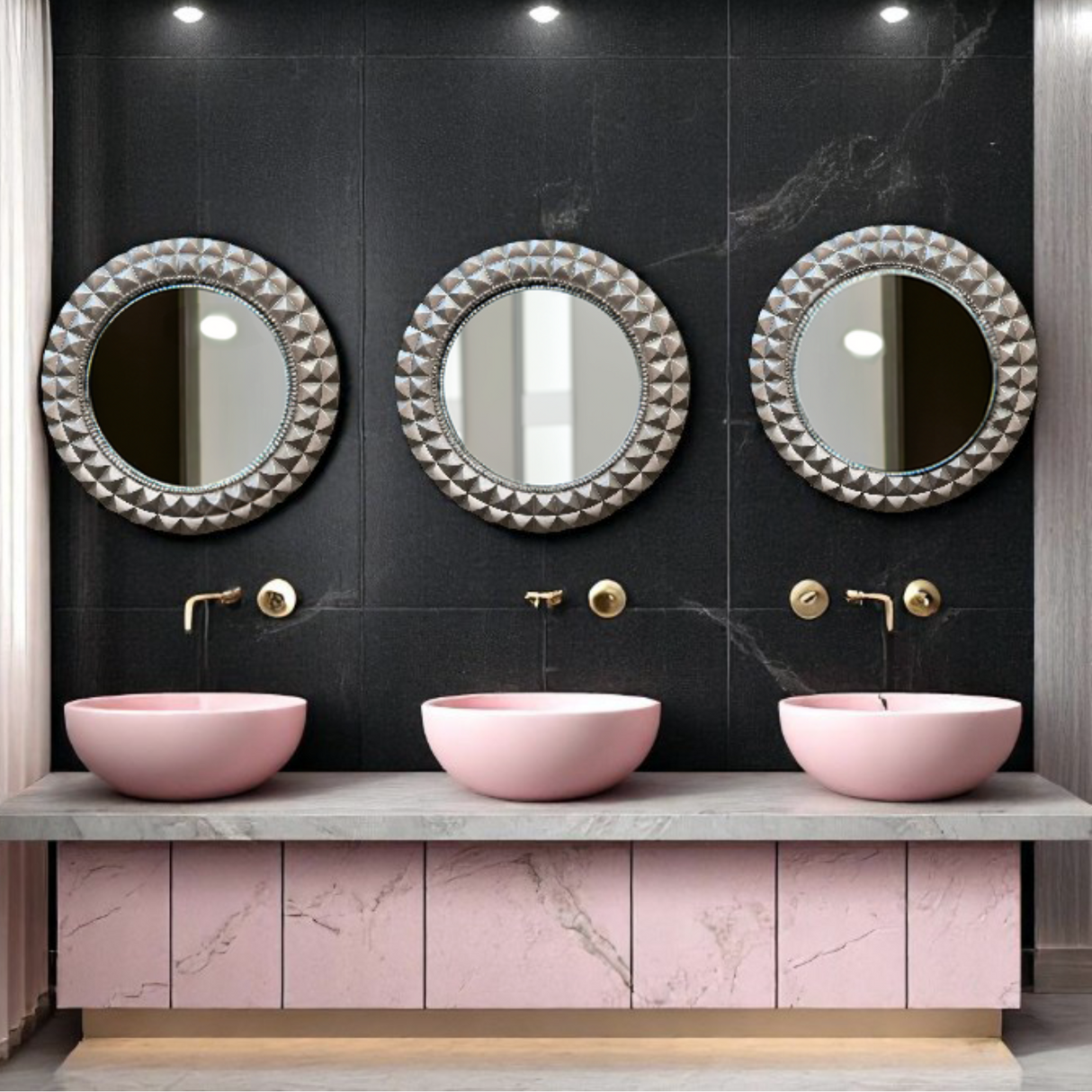 LS20 Large Round Wall Mirror with Decorated Silver Frame