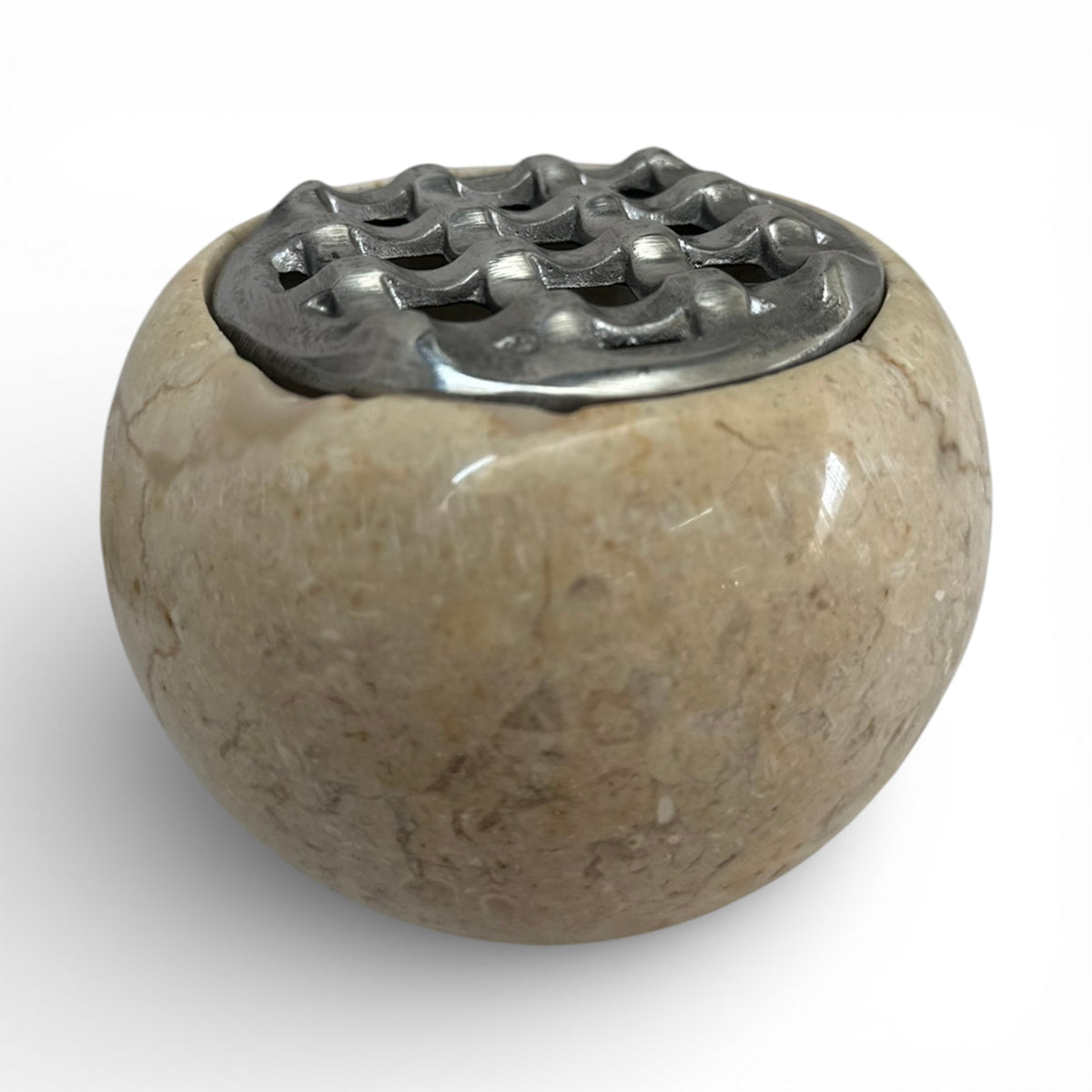 Decorative beige marble potpourri bowl featuring a polished natural stone body and an ornate black metal lattice lid. A timeless home décor accessory ideal for displaying potpourri, scented botanicals, or as an elegant accent piece in living rooms, bathrooms, or entryways.
