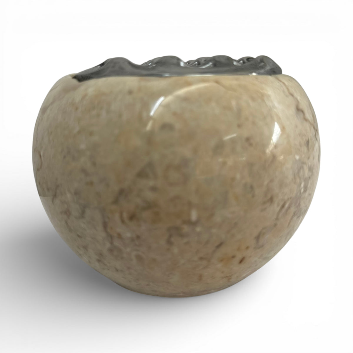 Decorative beige marble potpourri bowl featuring a polished natural stone body and an ornate black metal lattice lid. A timeless home décor accessory ideal for displaying potpourri, scented botanicals, or as an elegant accent piece in living rooms, bathrooms, or entryways.