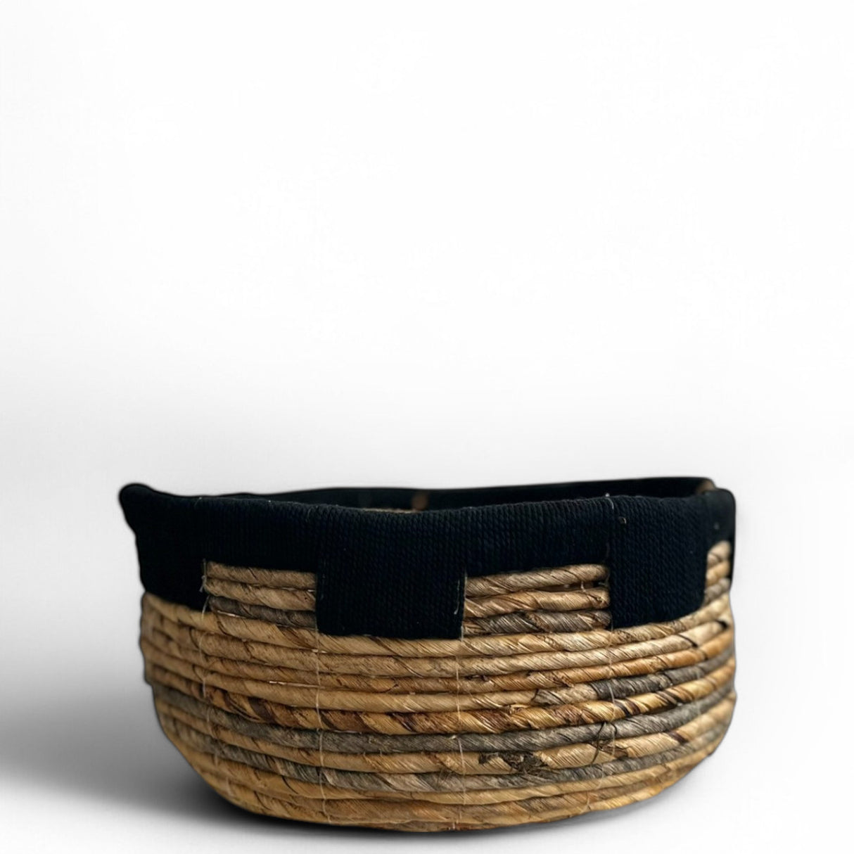Basket Round | Small, Black Trim