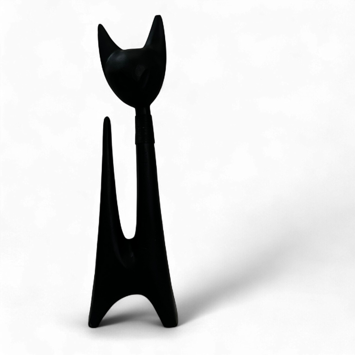 WOODEN CAT WITH NECKLACE MEDIUM | BLACK